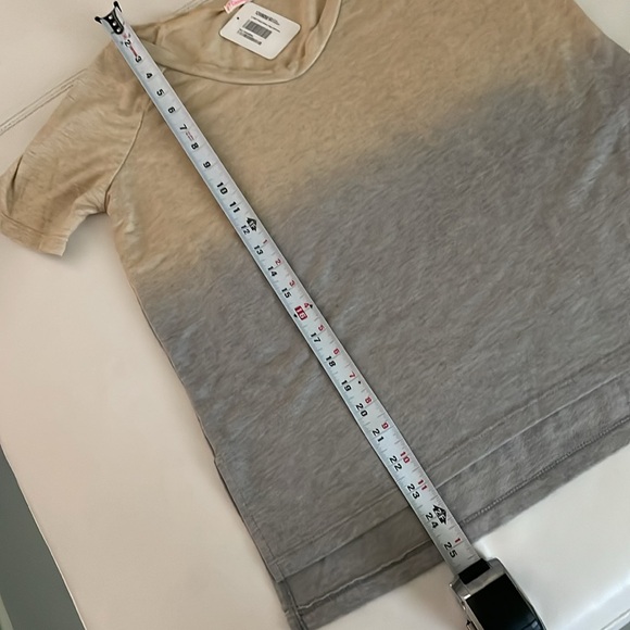 NWT muted yellow honey grey v neck soft ombré tee gray  and light gold high low - Picture 4 of 9